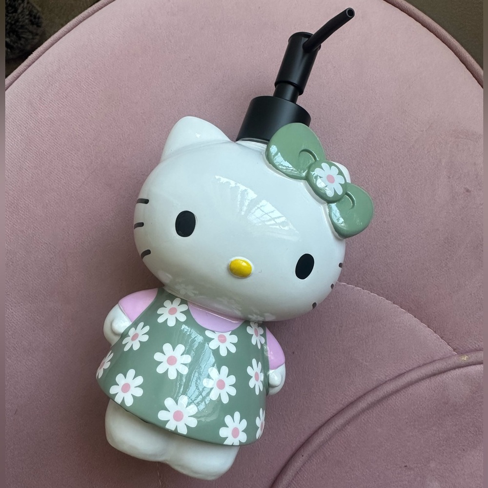 HELLO KITTY SOAP DISPENSER 🎀